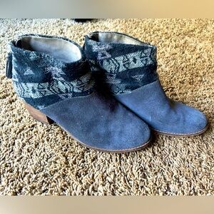 Vintage southwest patterned ankle boots